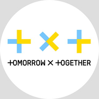 TXT - TOMORROW X TOGETHER - Logo Symbol Blue Yellow - odznak