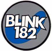 BLINK 182 - Biele logo na šedom podklade - odznak